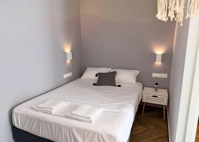 Apartament Amfitriti 30meter To Beach, 6min Old Town, 2bd 4pl *